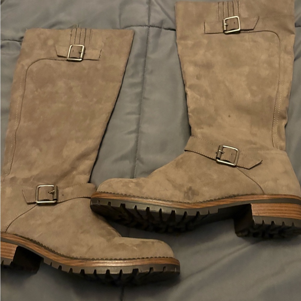 Kenneth Cole, tall sweet boots size 10 wide new without box
